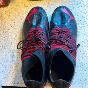 Men’s Puma Future Z 2.3 Batman Soccer cleats. Size 13. Excellent condition.